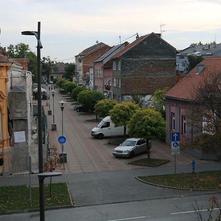 Apartment F6 Ösek Dış mekan fotoğraf
